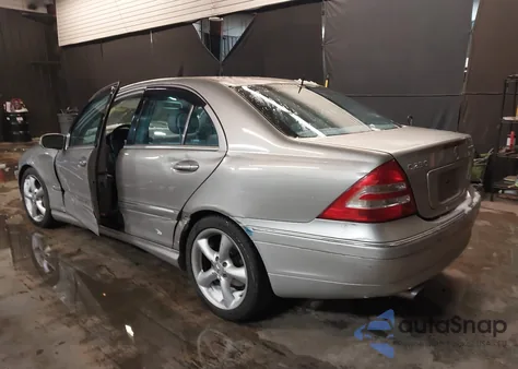 2005 Mercedes-Benz C 230 Kompressor Sport z USA, uszkodzony, nr VIN WDBRF40J15A703550
